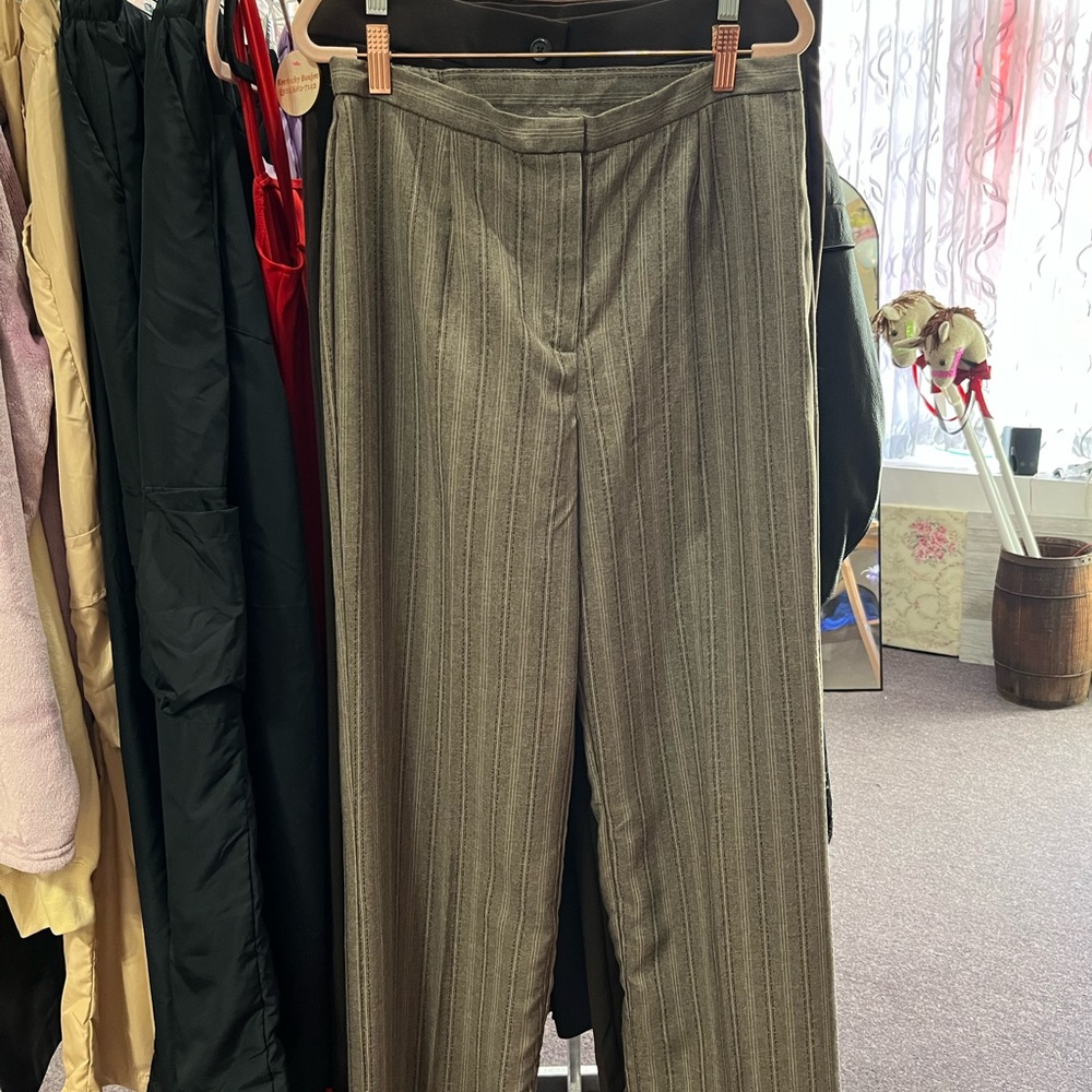 High-Rise Pinstripe Strsight Leg Trousers - Taupe/brown